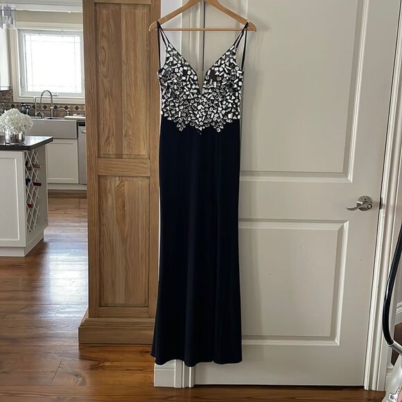 🎀 Nwot Xscape embellished gown in black size 6 - Picture 7 of 15